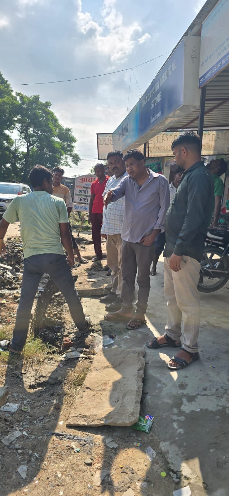 बरसात से पहले भलुअनी में नाला सफाई अभियान तेज, जलजमाव रोकने को नगर पंचायत ने संभाली कमान