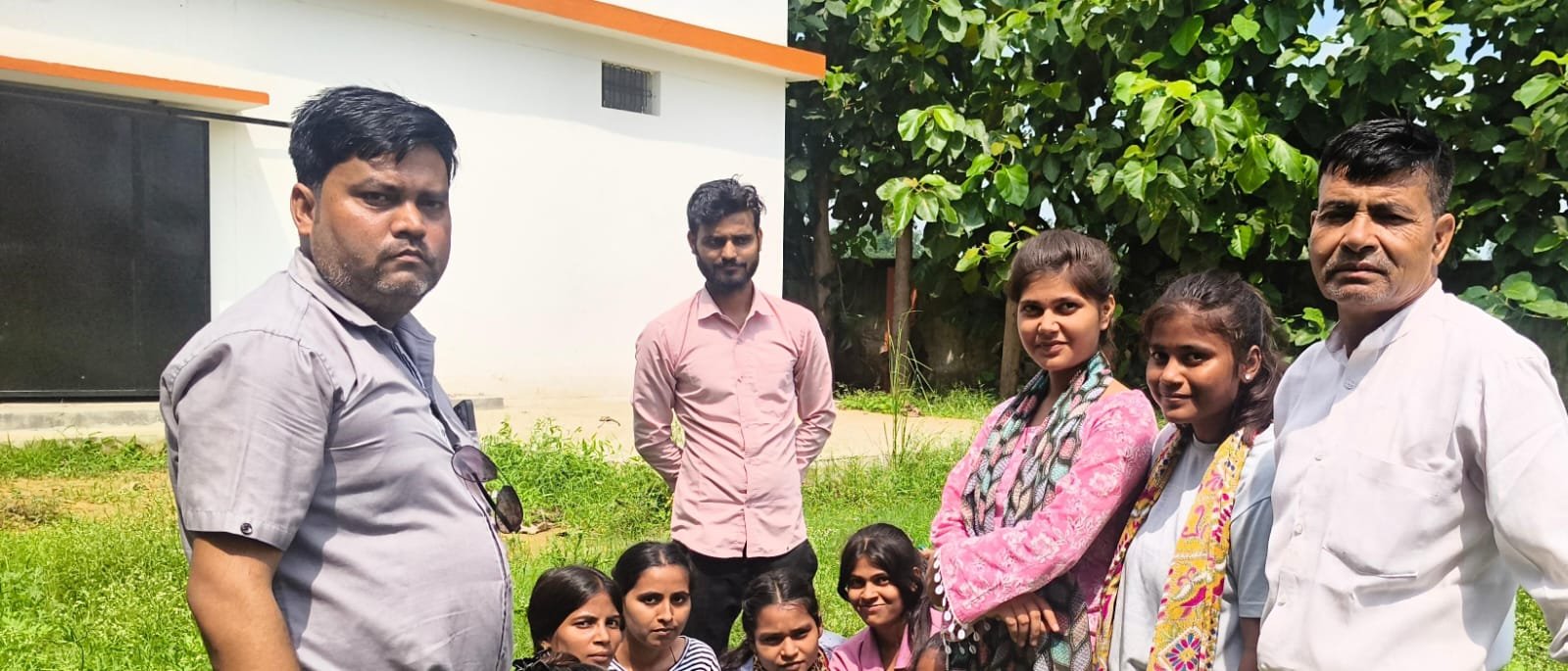 बस्ती में ‘प्रकृति की ओर चलो’ अभियान, छात्रों ने गांवों में पौधे लगाकर लिया संरक्षण का संकल्प