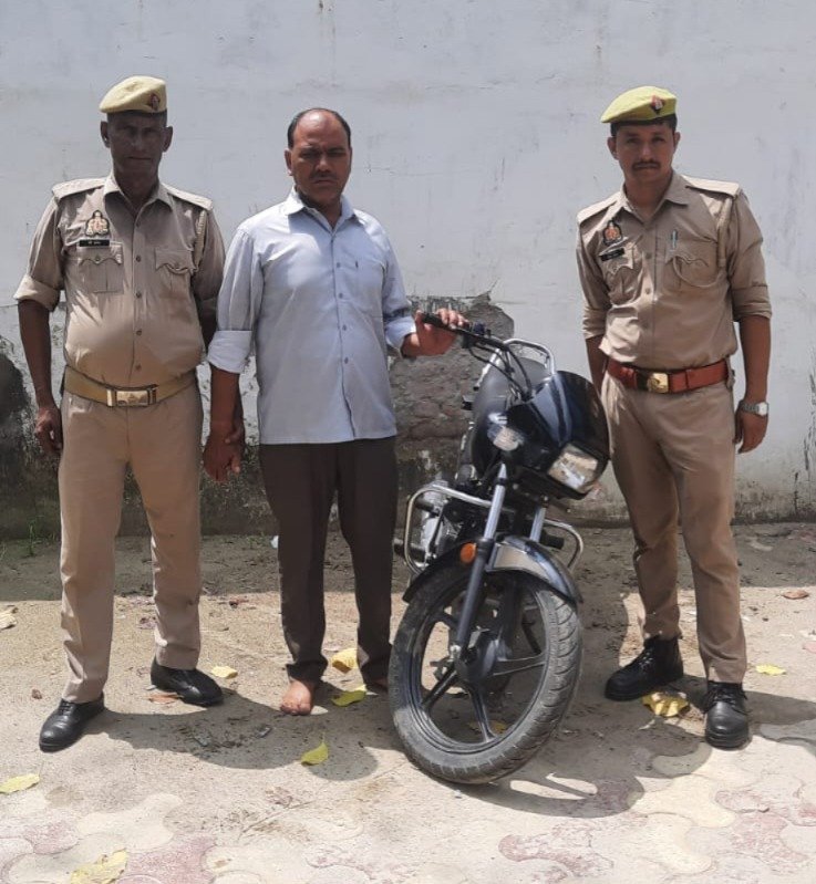 चोरी की बाइक के साथ आरोपी गिरफ्तार, पूछताछ में खोले कई राज