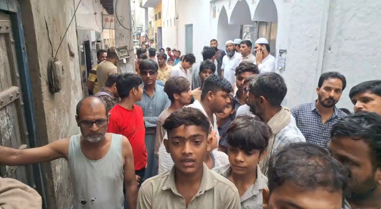 घरेलू सिलेंडर में आग लगने से पूरा घर आग की चपेट में ,सिलेंडर भी फटा, प्लाट बेचने के बाद रखी रकम भी स्वाहा