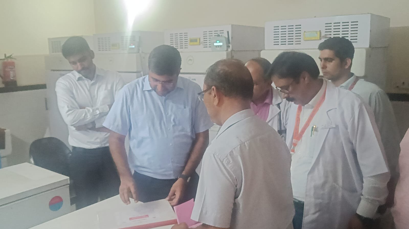 जिला अस्पताल में डीएम दीपक मीणा का सख्त एक्शन, बोले— एक महीने बाद कोई कमी नहीं मिलनी चाहिए