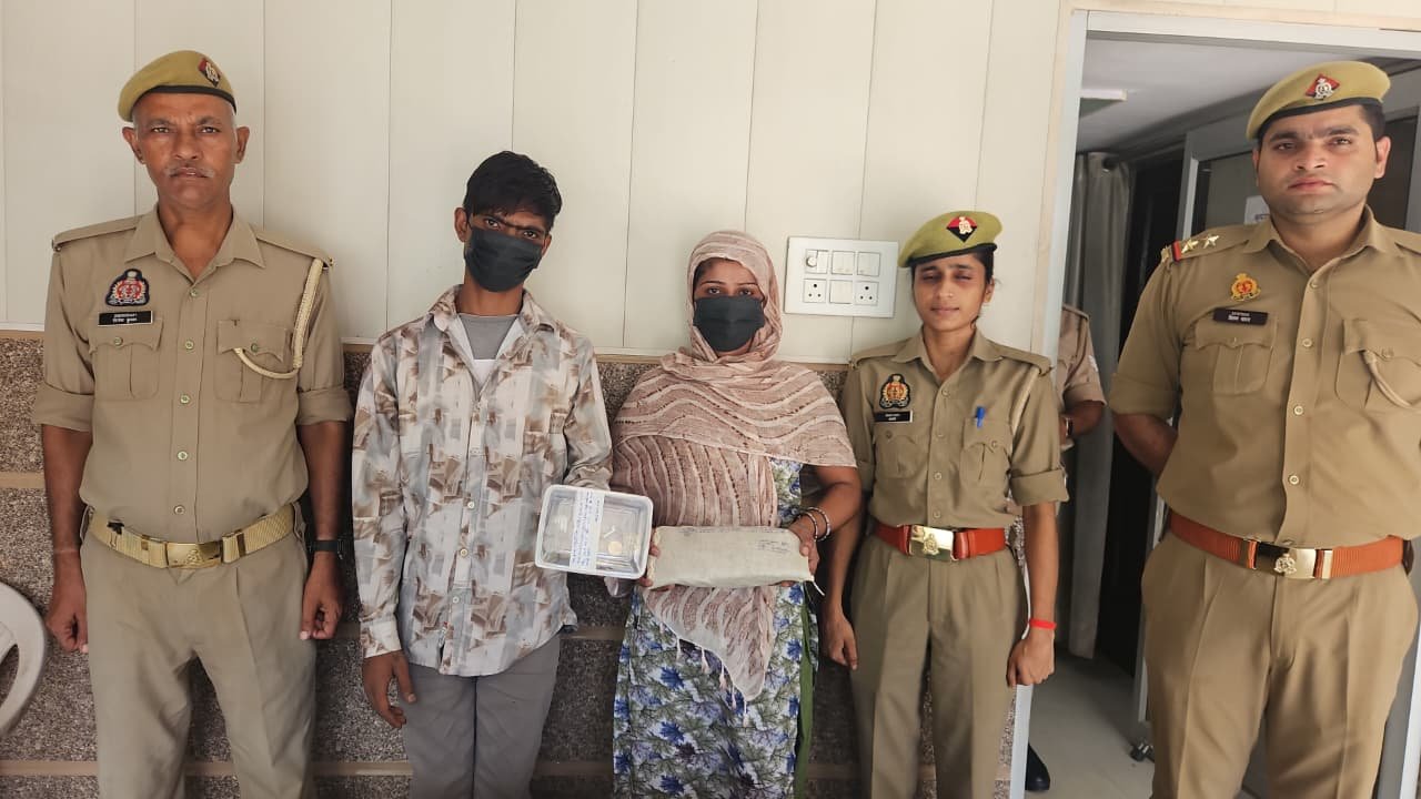 बुजुर्ग महिला को रुपयों का झांसा देकर कुंडल-मंगलसूत्र ठगे, पति-पत्नी गिरफ्तार