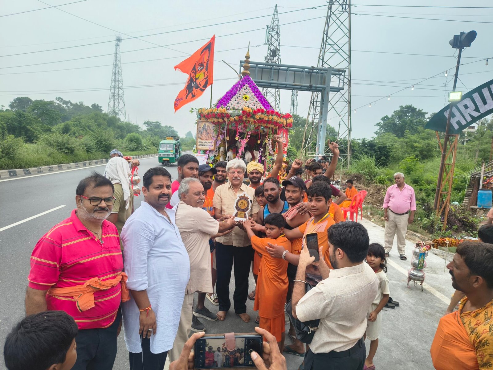 शिवभक्त कांवड़ियों की सेवा में जुटी श्री मैढ़ राजपूत स्वर्णकार समाज समिति