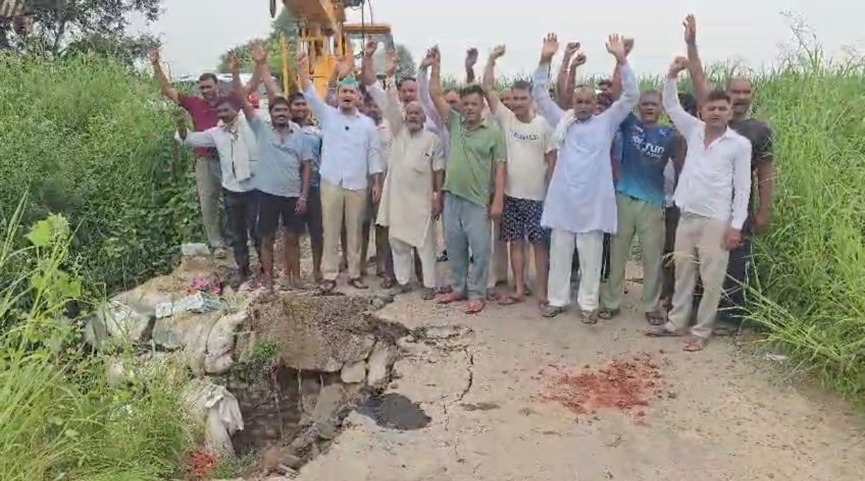 जर्जर पुल टूटा, कई गांवों का संपर्क कटा; भाकियू ने दी आंदोलन की चेतावनी