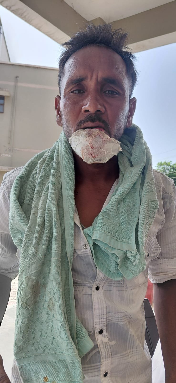 पुरानी रंजिश में घर में घुसकर मारपीट, छेड़छाड़ का आरोप