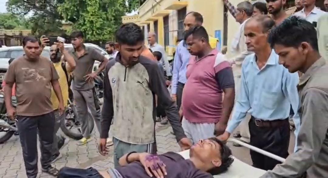 बुलंदशहर: डाक कांवड़ लेकर आगरा जा रहे पांच कांवड़ियों को अज्ञात वाहन ने रौंदा, तीन गंभीर