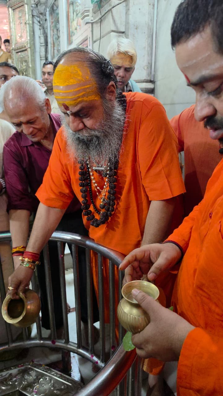दूधेश्वर नाथ मंदिर में शिवभक्तों का सैलाब, 24 घंटे खुले रहे कपाट; श्रद्धालुओं ने किया जलाभिषेक