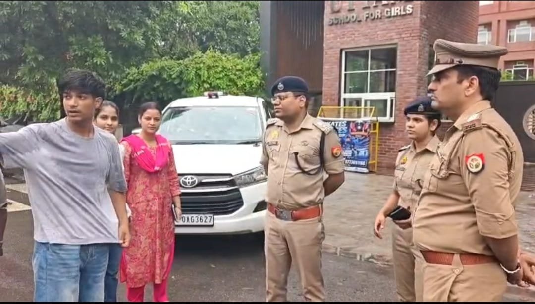 मनचलों पर गाजियाबाद पुलिस का पहरा, सादे कपड़ों में महिला पुलिस तैनात