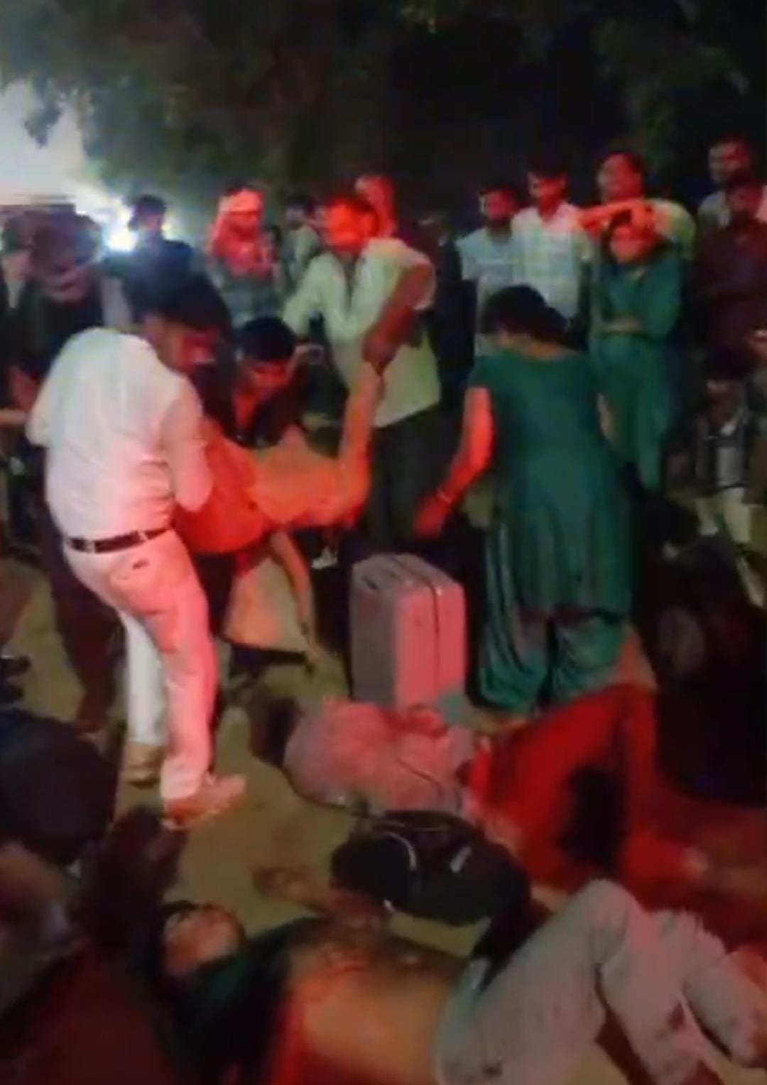 रक्षाबंधन की खुशियां मातम में बदलीं : बुलंदशहर में रोडवेज बस और डंपर की टक्कर, मासूम बच्ची समेत दो की मौत, 17 घायल