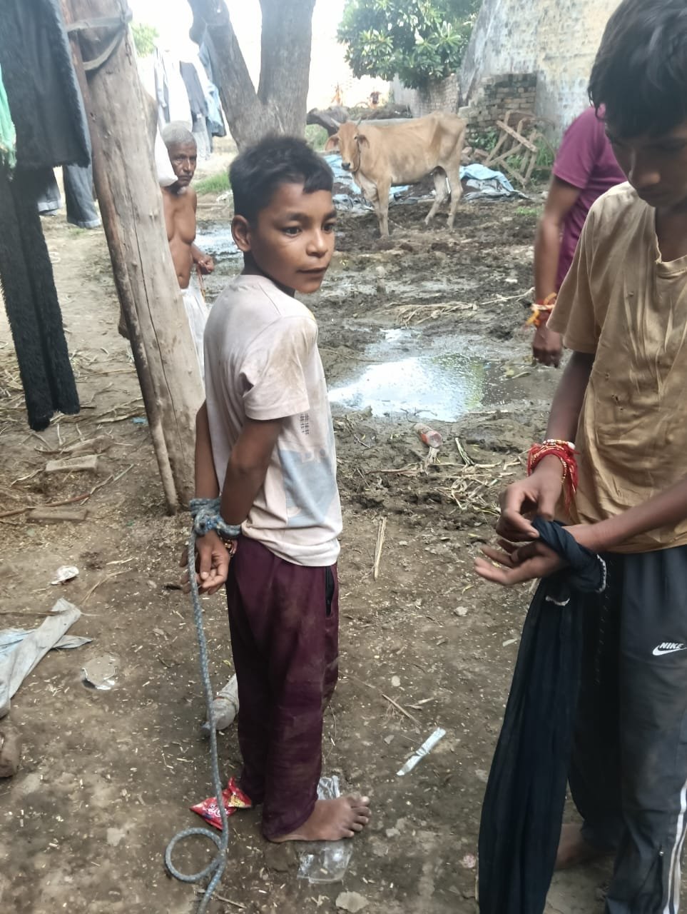 चोरी के शक में दो नाबालिग बच्चों को बांधकर पीटने का आरोप, मामला दर्ज