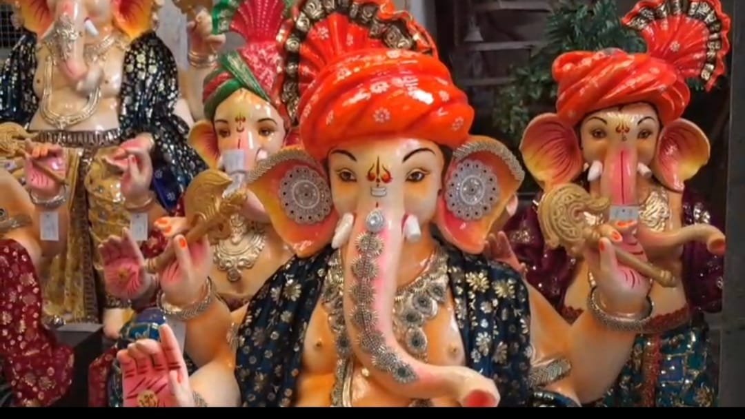 पर्यावरण संरक्षण के प्रति बढ़ी जागरूकता, मिट्टी की गणेश प्रतिमाओं की मांग बढ़ी