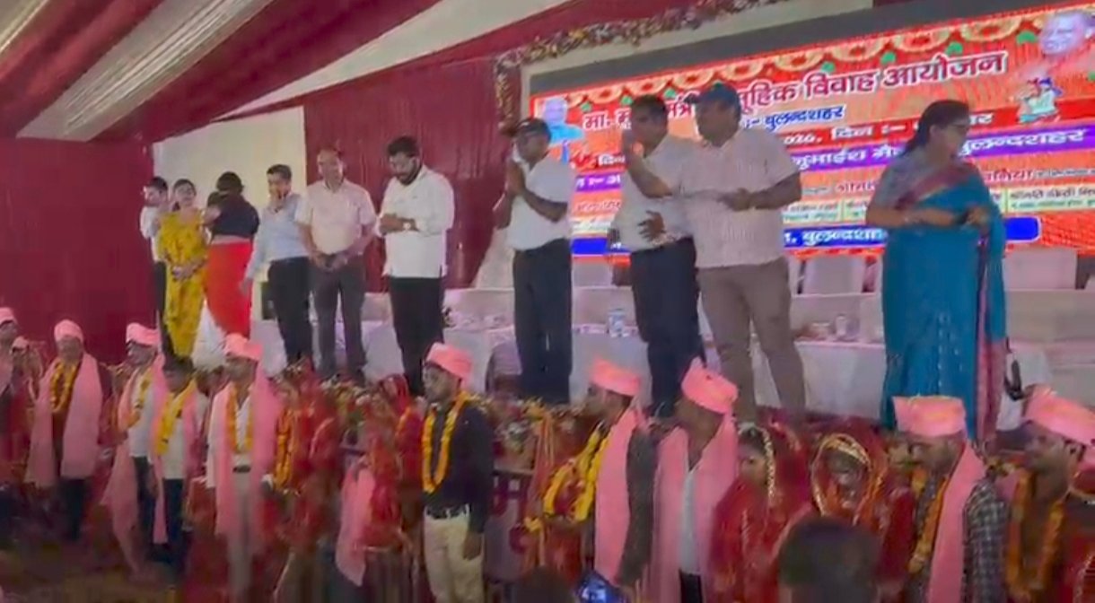मुख्यमंत्री सामूहिक विवाह योजना के तहत 215 जोड़ों ने थामा एक-दूसरे का हाथ, विधायक ठाकुर लक्ष्मीराज सिंह ने दिया आशीर्वाद