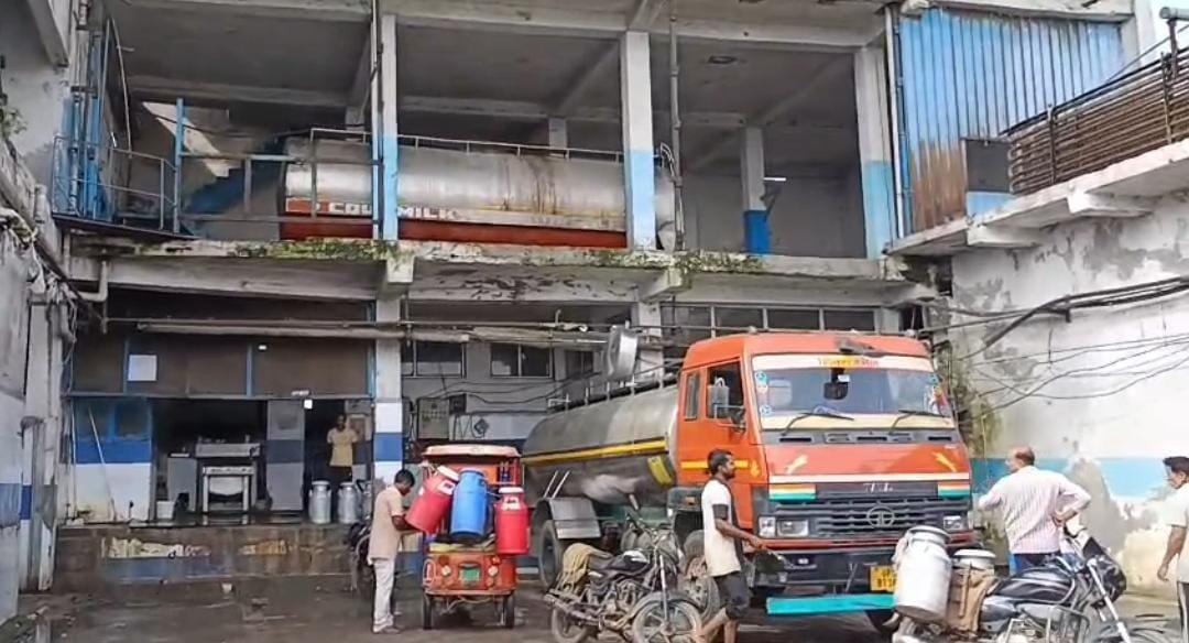 दूध प्लांट पर बिजली विभाग की छापेमारी, जांच में बिजली चोरी की सूचना निकली गलत