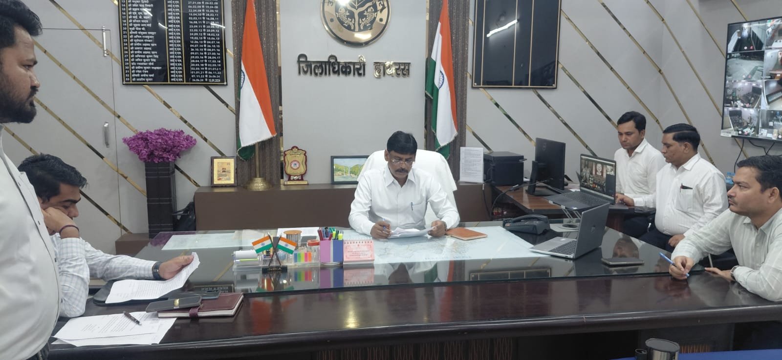 जनता दर्शन में प्राप्त शिकायतों का गुणवत्तापूर्ण एवं समयबद्ध निस्तारण सुनिश्चित करें : जिलाधिकारी