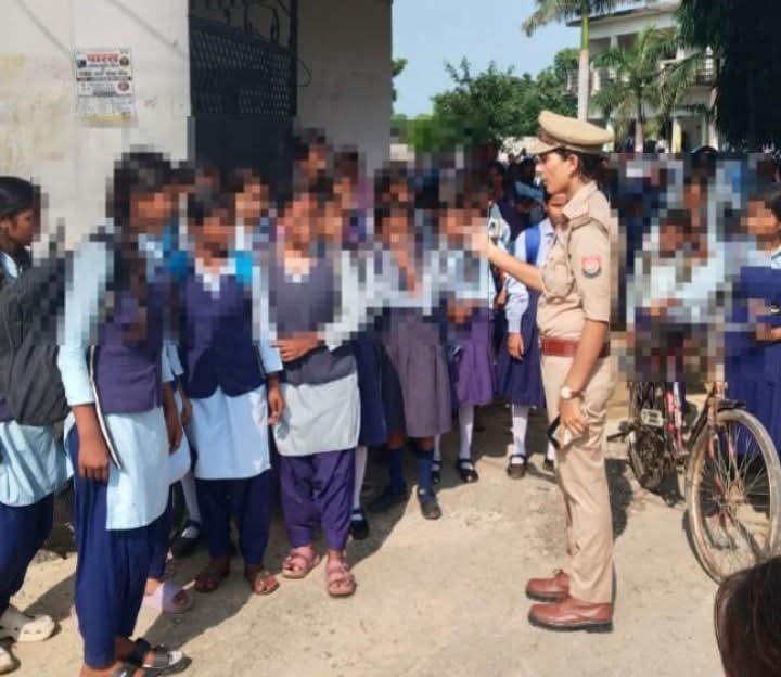 मिशन शक्ति के तहत एंटी रोमियो टीम ने चलाया चेकिंग अभियान, महिलाओं व बालिकाओं को किया जागरूक