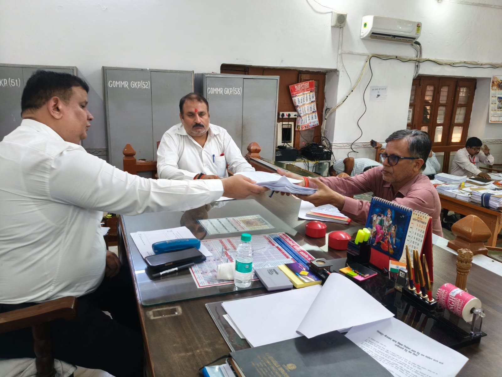 शिक्षक निर्वाचन में पहले दिन 13 उम्मीदवारों ने लिए 31 सेट नामांकन पत्र