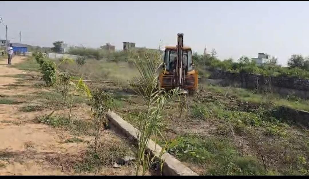 अवैध प्लॉटिंग पर चला विकास प्राधिकरण का पीला पंजा, करीब 60 बीघा जमीन पर कार्रवाई