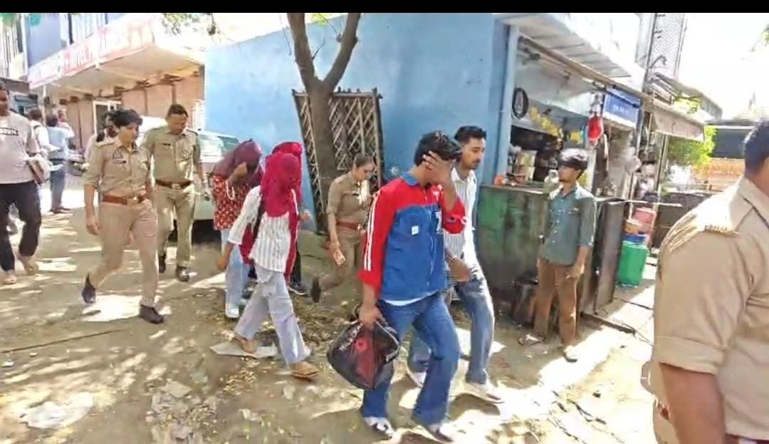 देह व्यापार की सूचना पर ओयो होटल में पुलिस की छापेमारी, तीन जोड़े हिरासत में