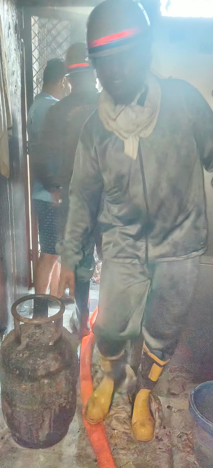 इंद्रप्रस्थ योजना में फ्लैटों में लगी भीषण आग, दमकल की तत्परता से बड़ा हादसा टला