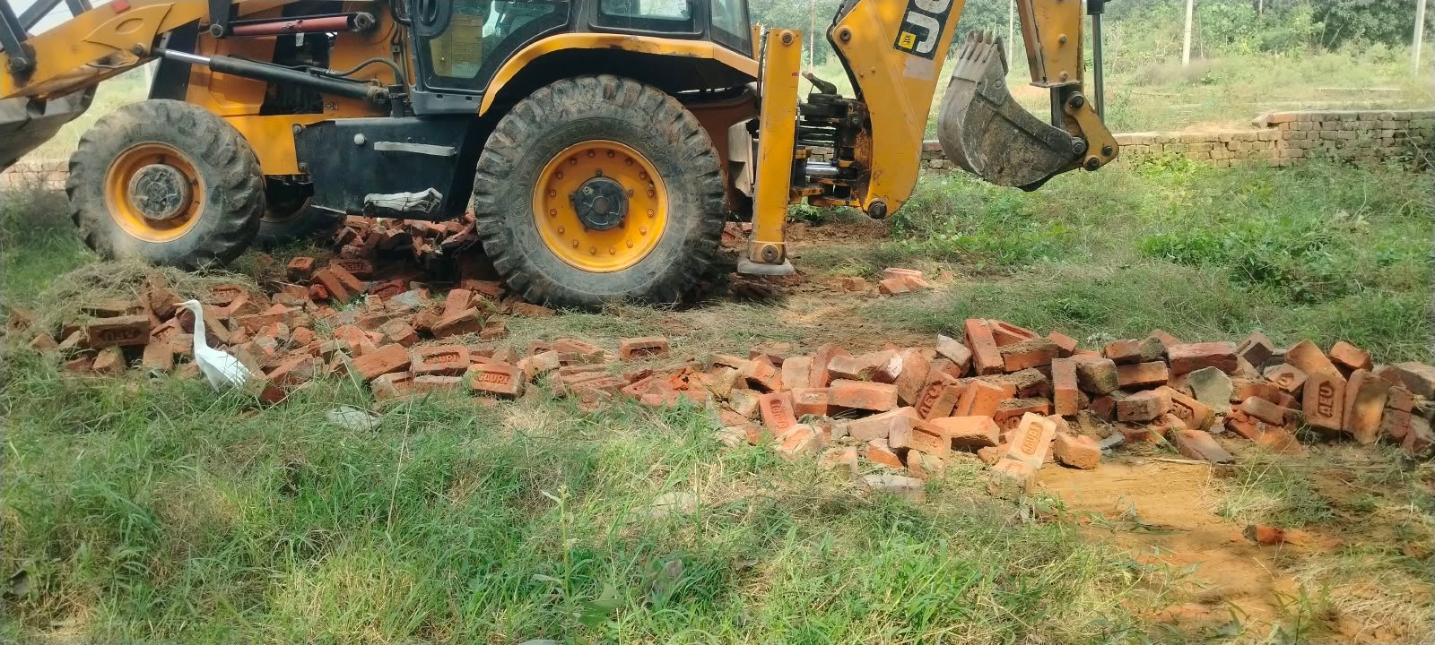 बुलंदशहर-खुर्जा विकास प्राधिकरण की बड़ी कार्रवाई, 55 बीघा अवैध प्लॉटिंग ध्वस्त