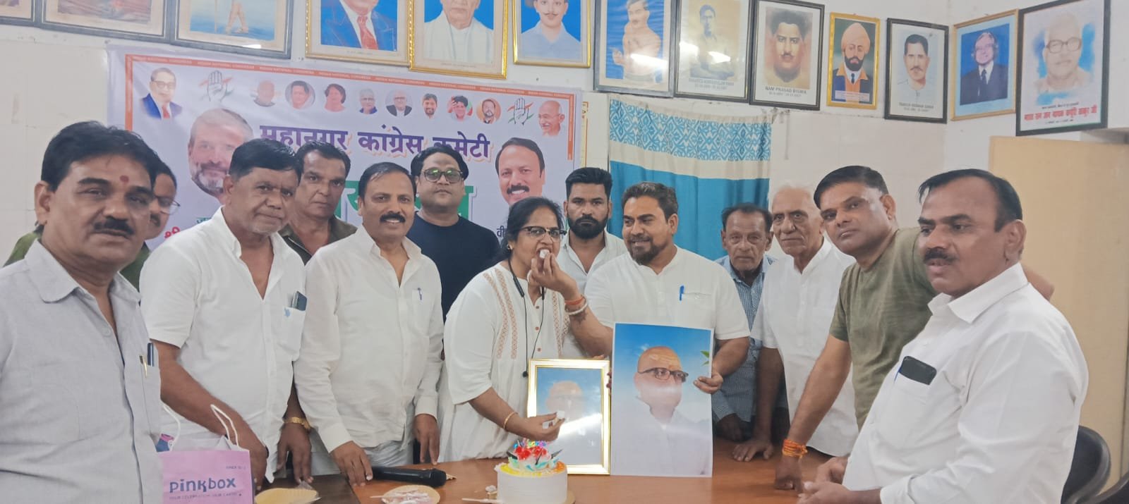 अजय राय के जन्मदिन पर कांग्रेस कार्यालय में काटा गया केक, कार्यकर्ताओं ने लिया संगठन को मजबूत करने का संकल्प