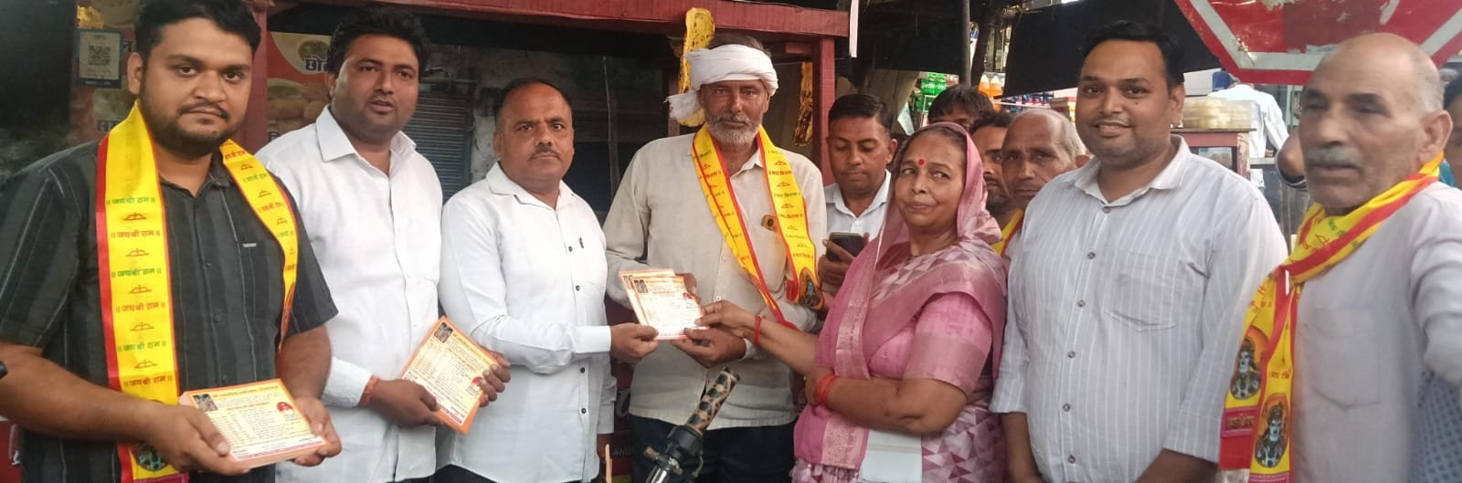 भव्य रामलीला महोत्सव का होगा आयोजन, चेयरमैन ने घर-घर जाकर बांटे निमंत्रण