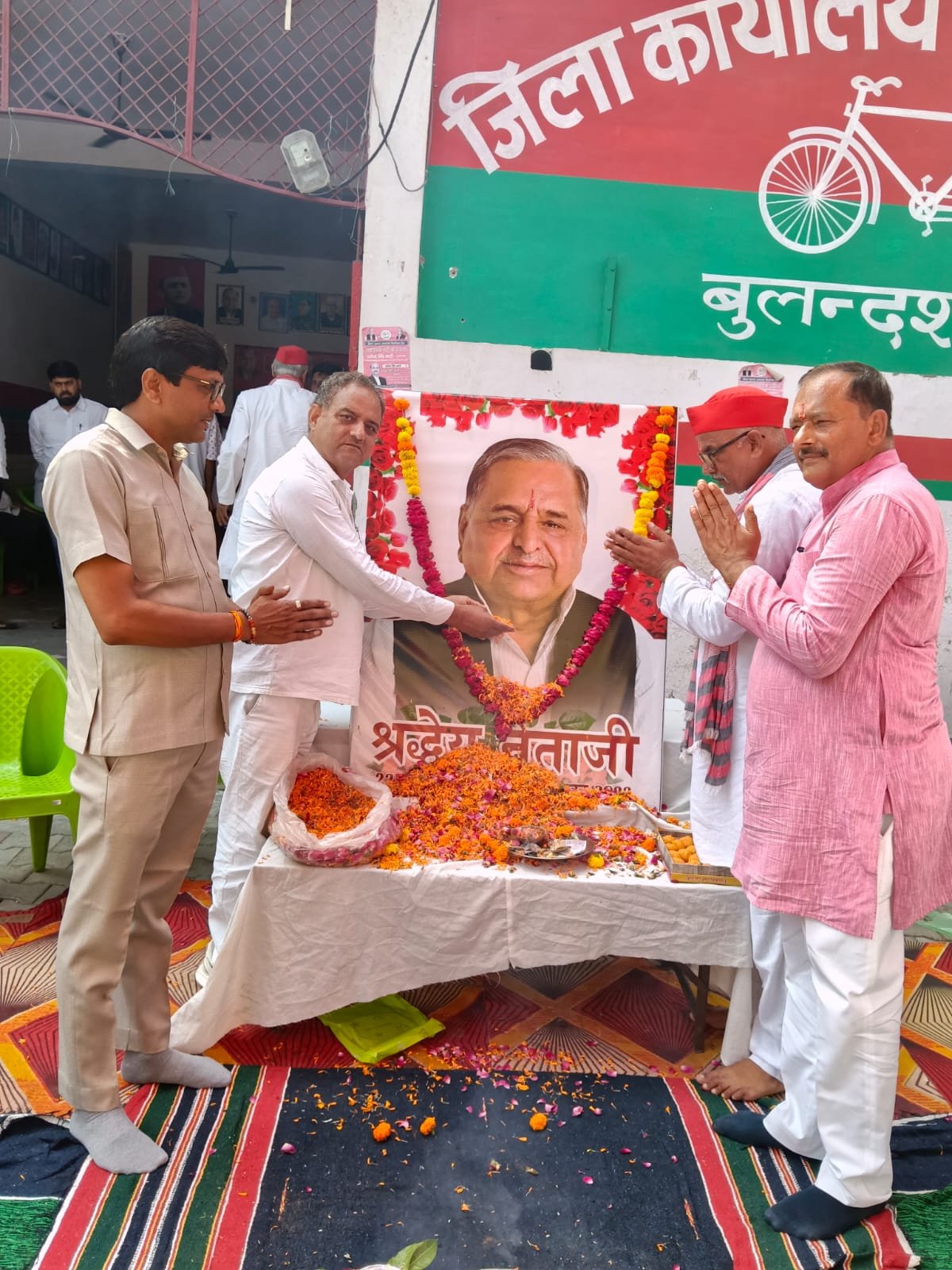 बुलंदशहर में सपा ने मनाई मुलायम सिंह यादव की पुण्यतिथि, हवन के बाद हुई विचार गोष्ठी