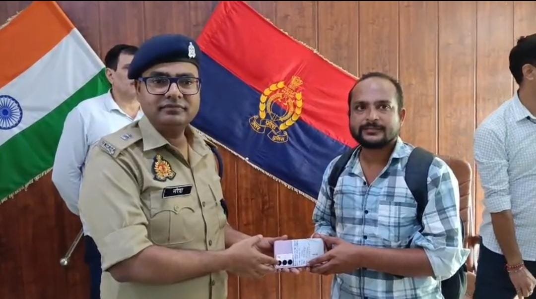 बुलंदशहर पुलिस ने बरामद किए 25 लाख रुपये के 101 खोए मोबाइल फोन