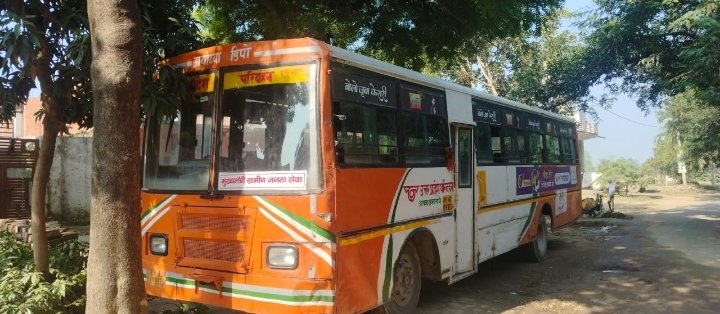 मौके से तीन किलोमीटर दूर कैसे गई रोडवेज, चालक / परिचालक की चाल या ले गया चोर, अभी तक नहीं मिली जानकारी