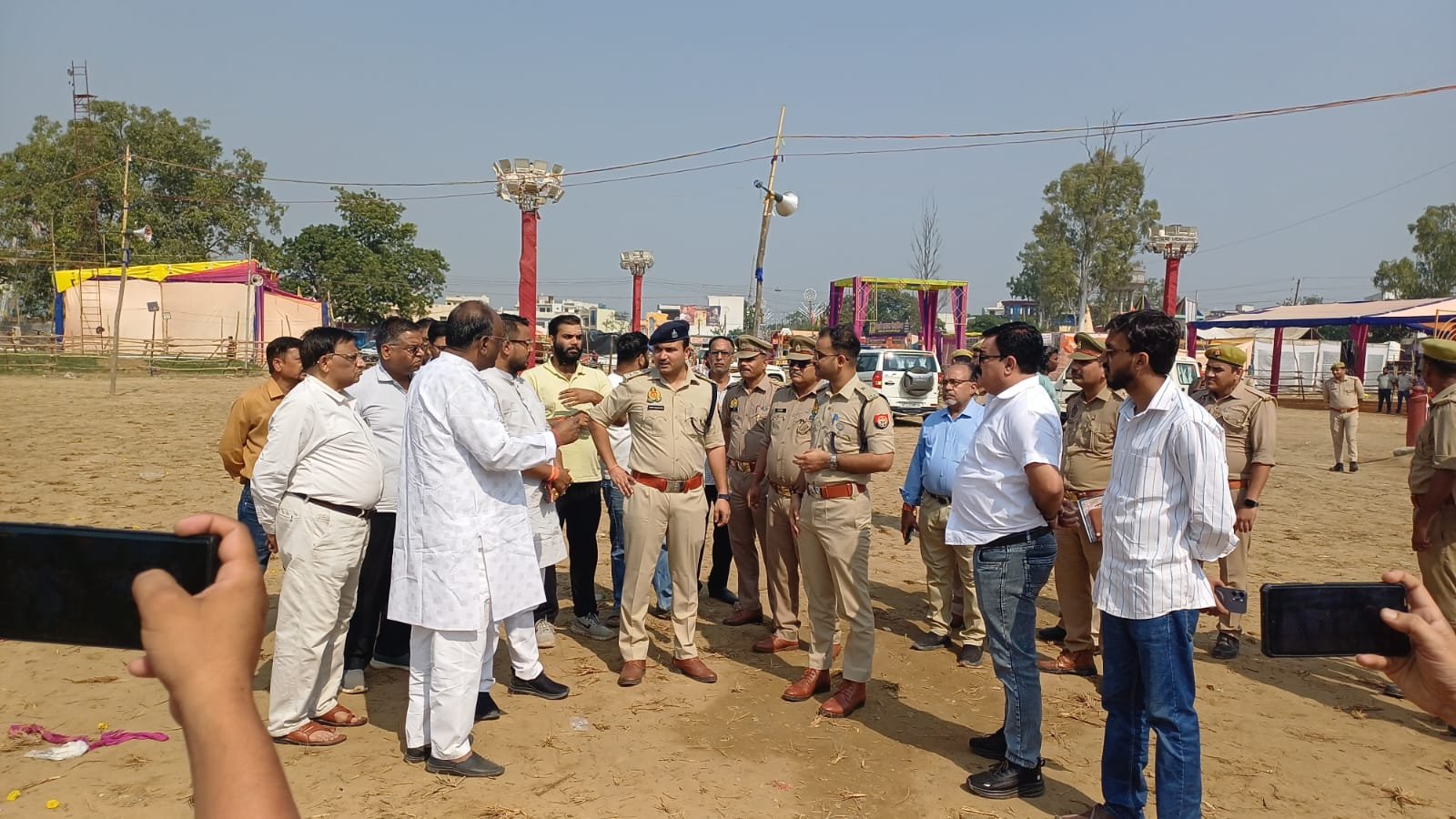 खुर्जा जंक्शन मार्ग रामलीला ग्राउंड का एसपी देहात ने किया सुरक्षा व्यवस्था का निरीक्षण