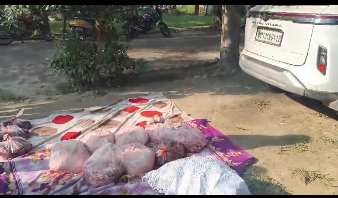 ऑटो में मीट मिलने पर हंगामा, गौमांस होने का आरोप