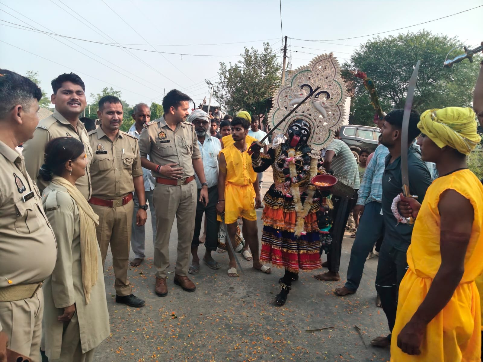 खुर्जा: जंक्शन दोस्तपुर रोड से माँ काली शोभा यात्रा धूमधाम से निकाली गई
